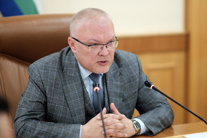 Губернатор Александр Соколов поручил министерствам активнее представлять людей на госнаграды
