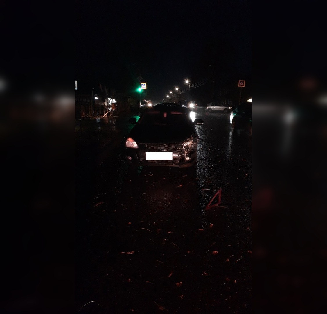 В Кирове на улице Дзержинского молодой водитель "ИЖ" сбил женщину
