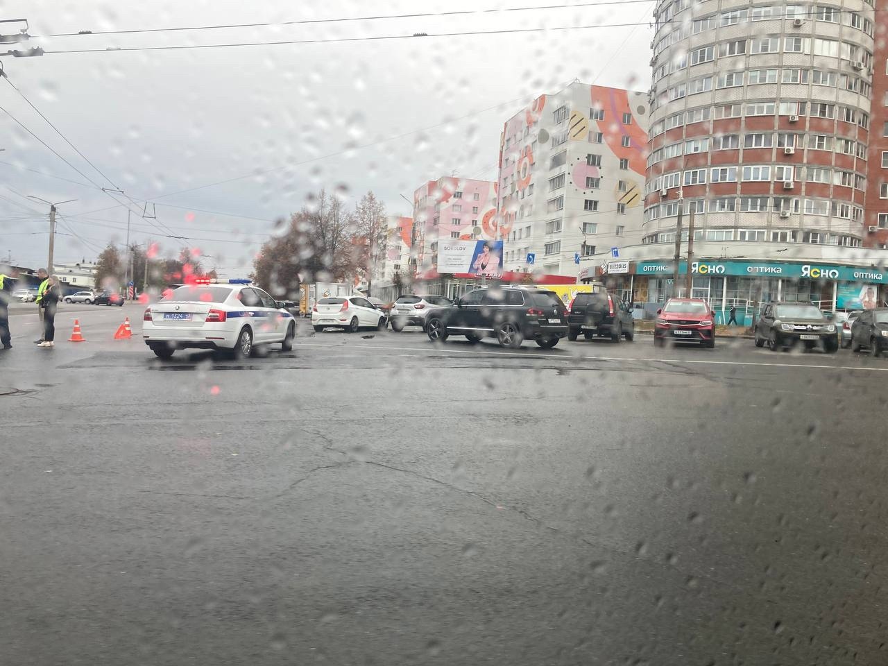 В Кирове на улице Комсомольской уберут "аварийный" пешеходный переход