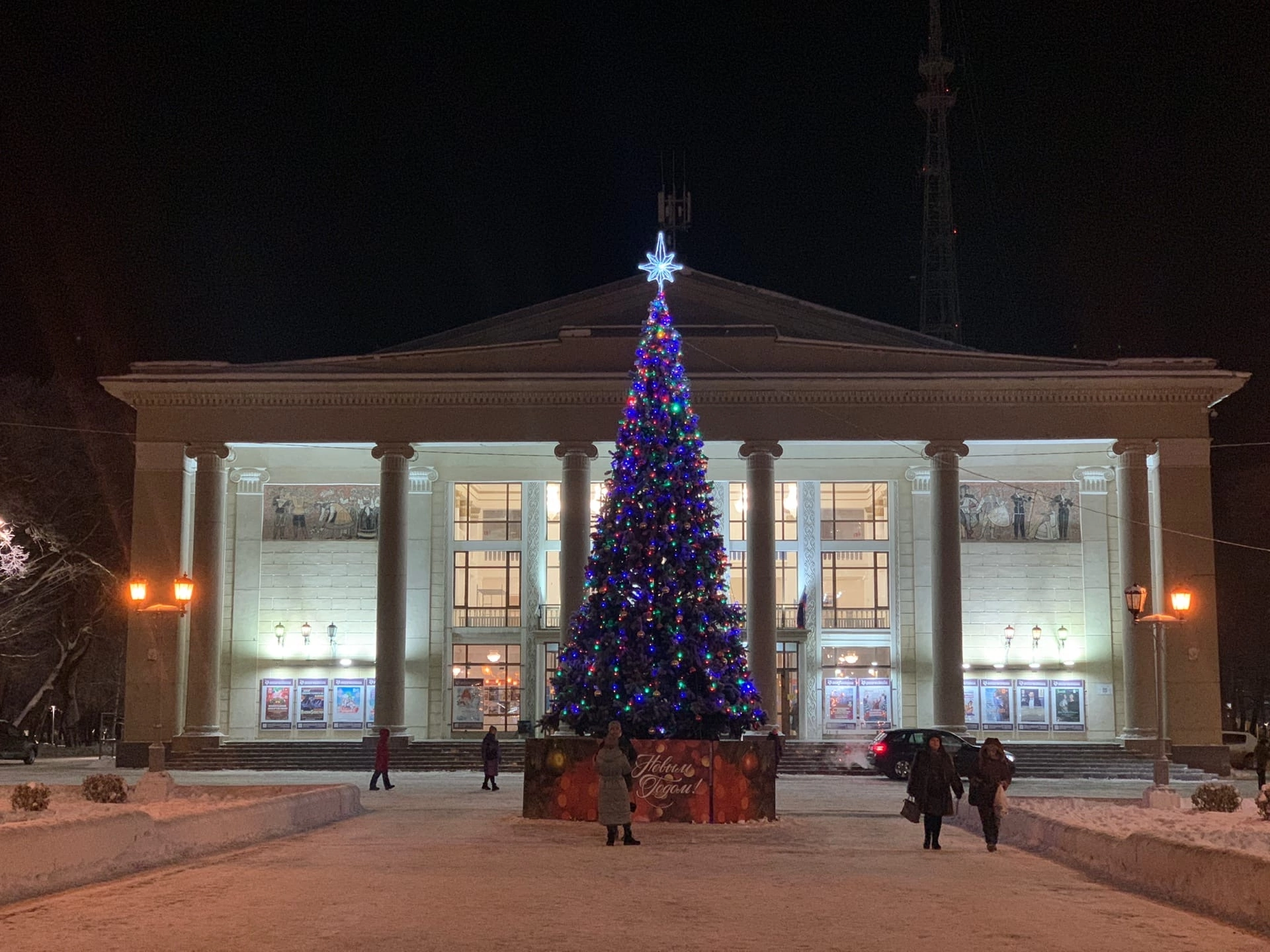 В Кирове установят пять елей с новогодними украшениями стоимостью полмиллиона рублей 