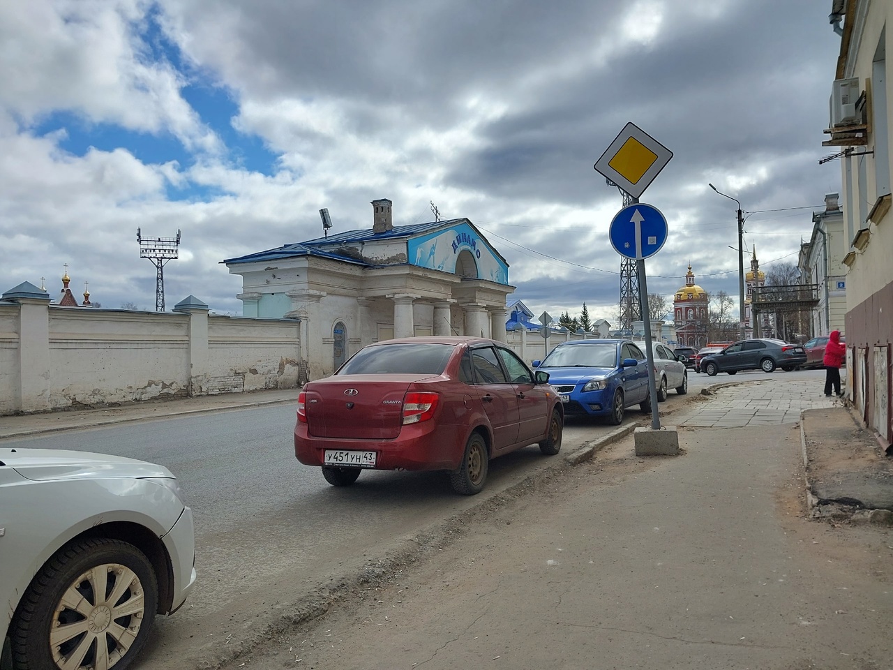 Глава Кировской области поручил отправлять на штрафстоянку машины на летней резине