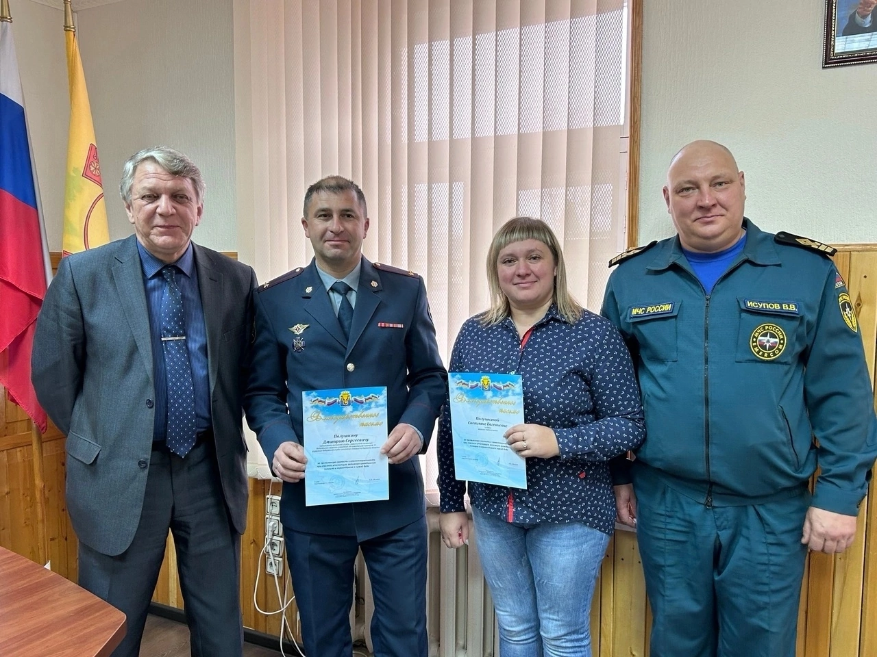 В Кировской области сотрудник УФСИН и его супруга спасли двух тонущих мужчин 