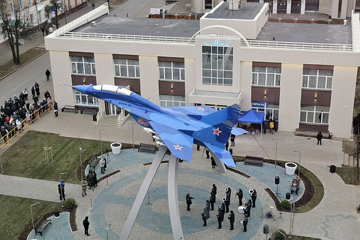 В Кирове прошло торжественное открытие памятника "Самолет МиГ-29"