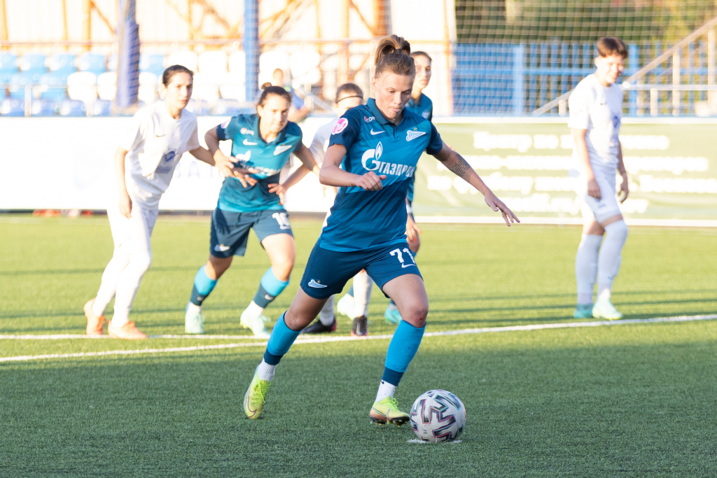 Тысяча женщин играет в футбол в Кировской области