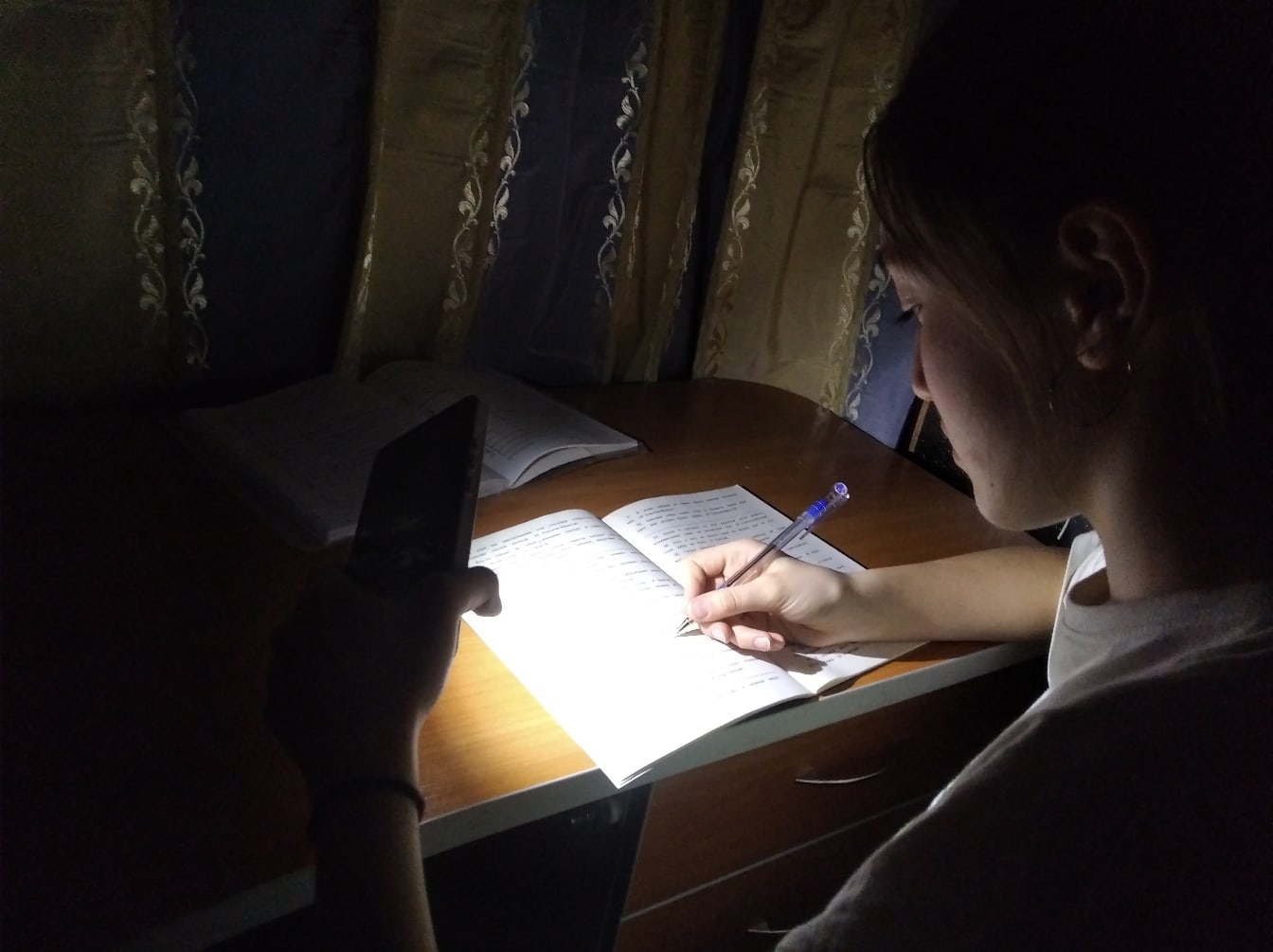 В понедельник без света останутся дома во всех районах Кирова
