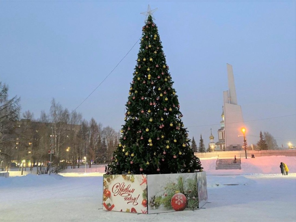 Главные елки во всех районах Кирова готовы к открытию: опубликована программа праздников