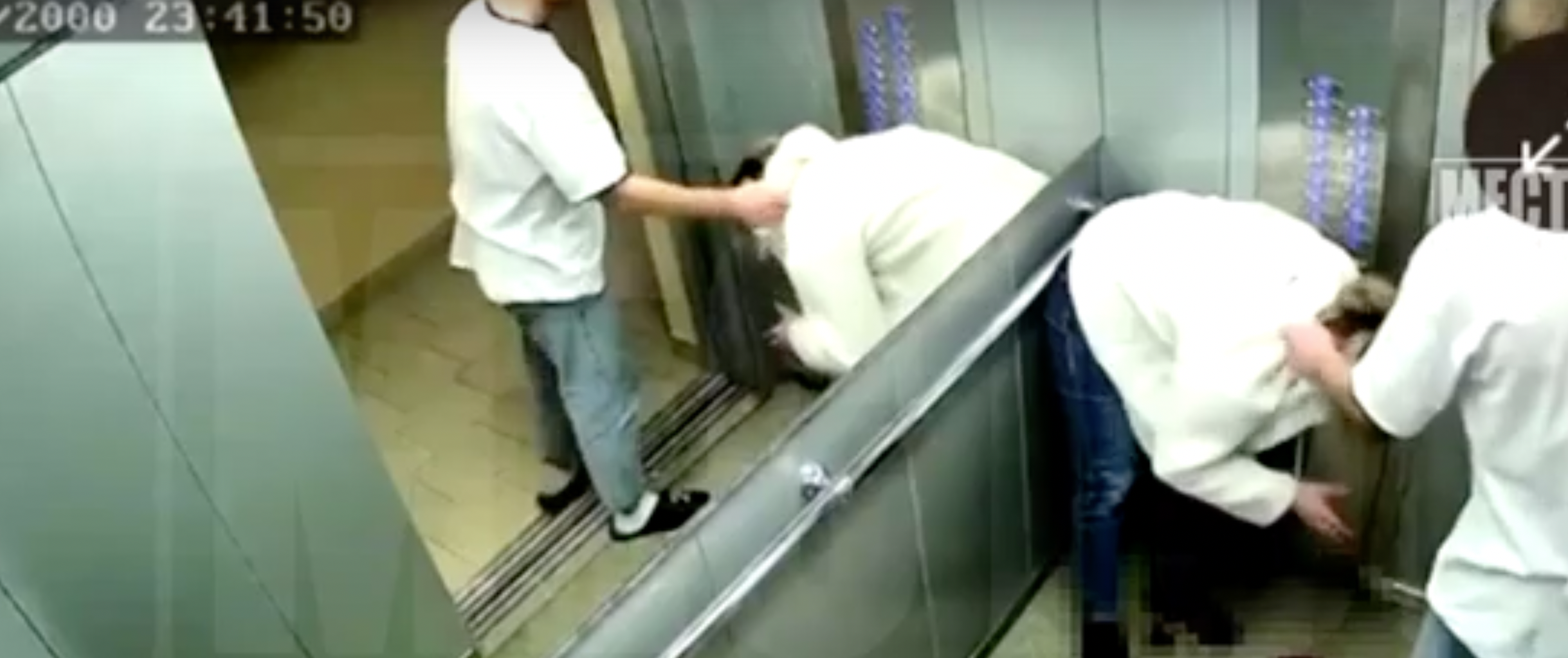 Кировчанин в лифте разбил подруге нос до крови: видео