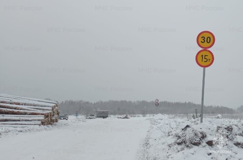 В МЧС разрешили переправляться по льду в ряде районов Кировской области