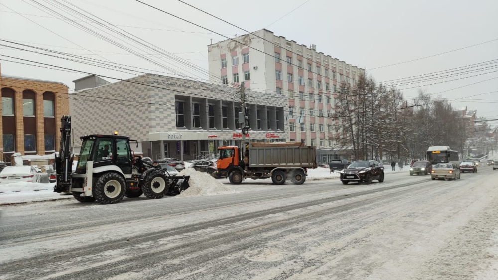 Где лучше не парковаться: опубликован график вывоза снега в Кирове на 12-13 января