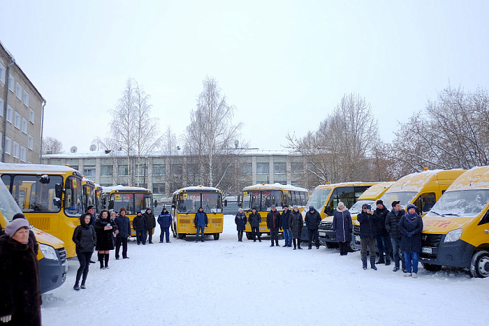 В Кировскую область поступили 19 новых школьных автобусов