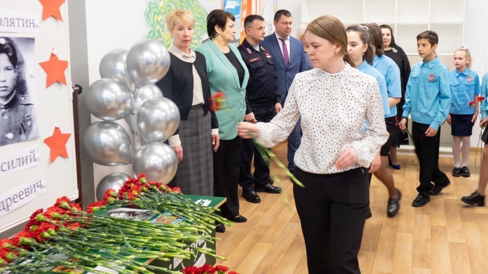 В Кирове открыли 53-ю парту героя в честь Василия Сысолятина