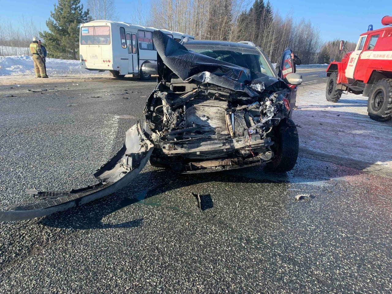 В Кировской области водитель иномарки не уступил дорогу автобусу: есть пострадавшие 