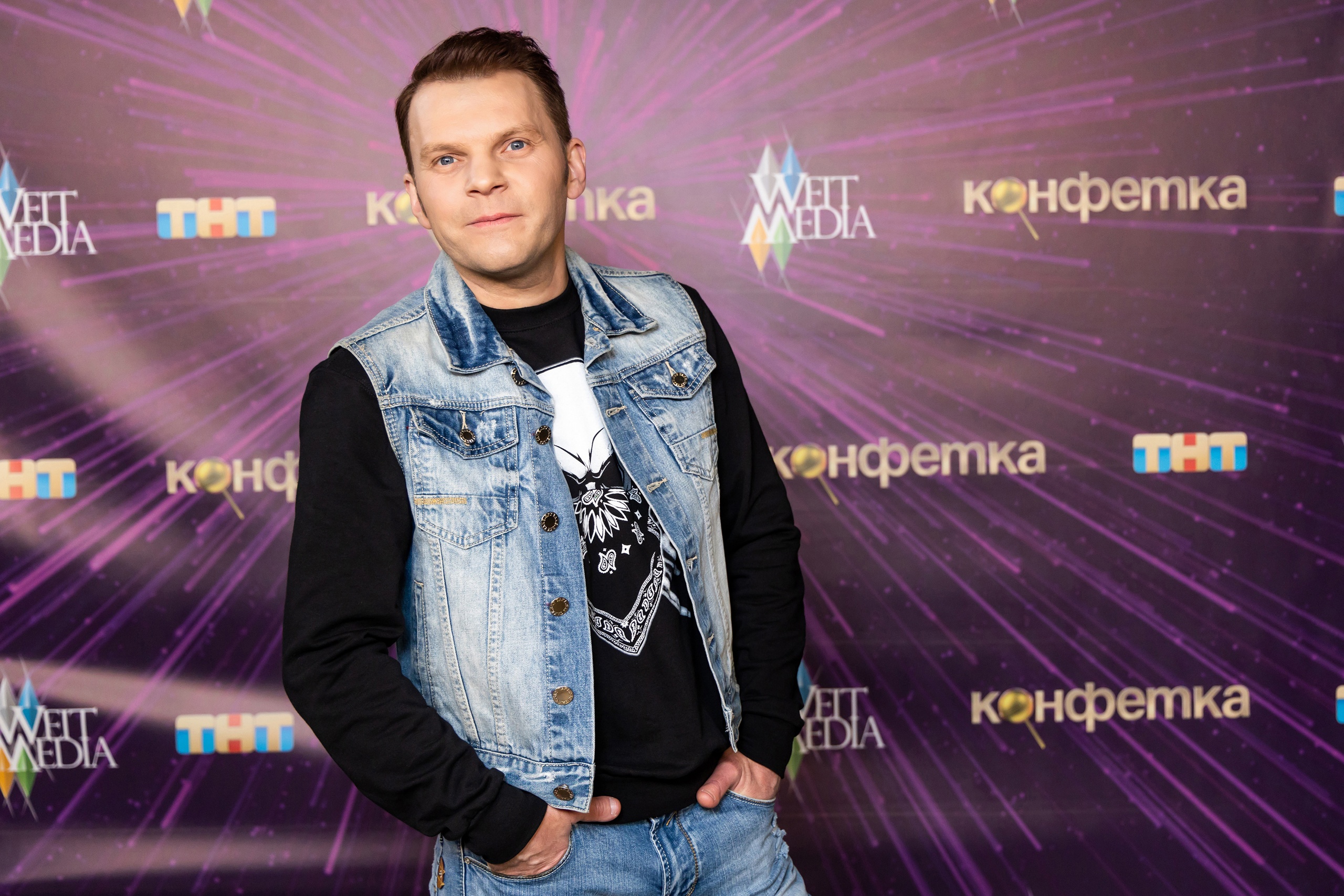 Певец Сергей Ямшинин стал участников шоу на ТНТ с песней "Кировская девочка"
