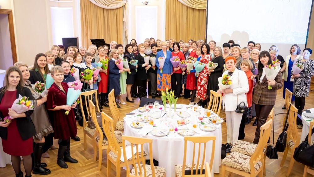 "Вы — главное богатство города!": Елена Ковалева провела праздничный прием для женщин-тружениц
