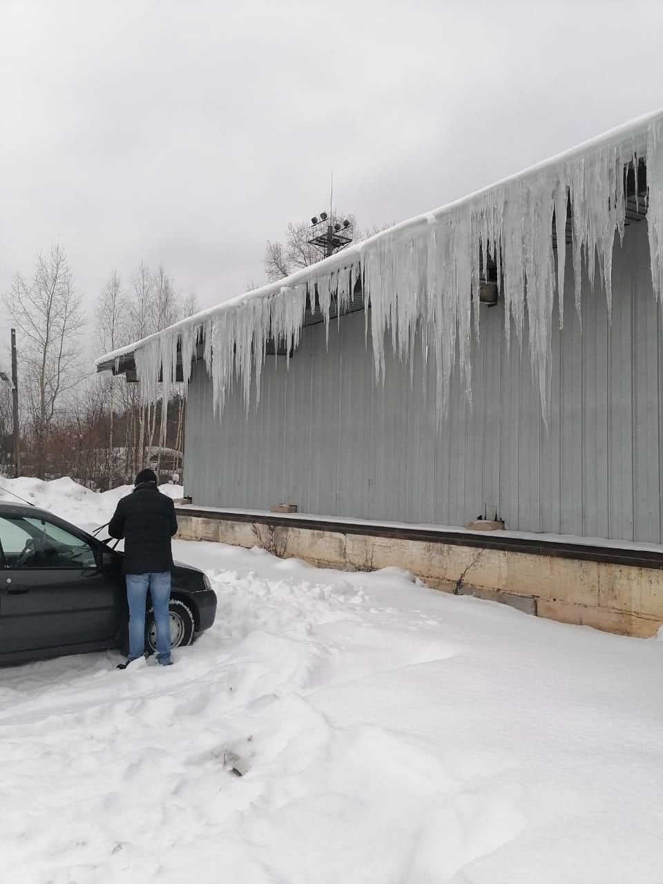 "Осторожно, сход снега": кировчан предупреждают об опасности в период оттепели