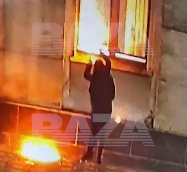 В сети опубликовали видео поджога здания правительства Кировской области