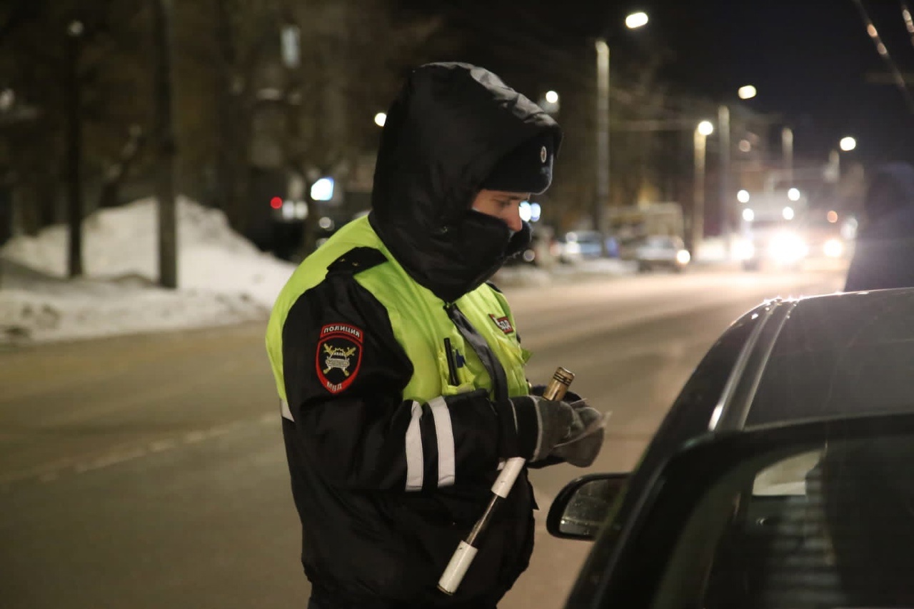 В Кирове у злостного нарушителя конфисковали машину стоимостью более 10 млн рублей 