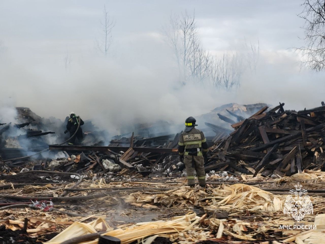 В Кирове семь пожарных расчетов несколько часов тушили пожар на Лесозаводской
