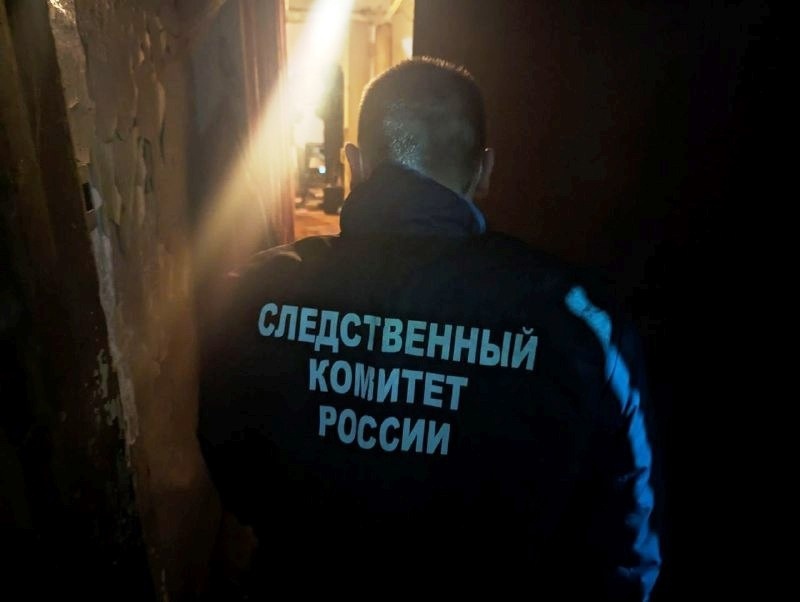 В подвале кировского дома обнаружили разлагающиеся тела мужчины и женщины
