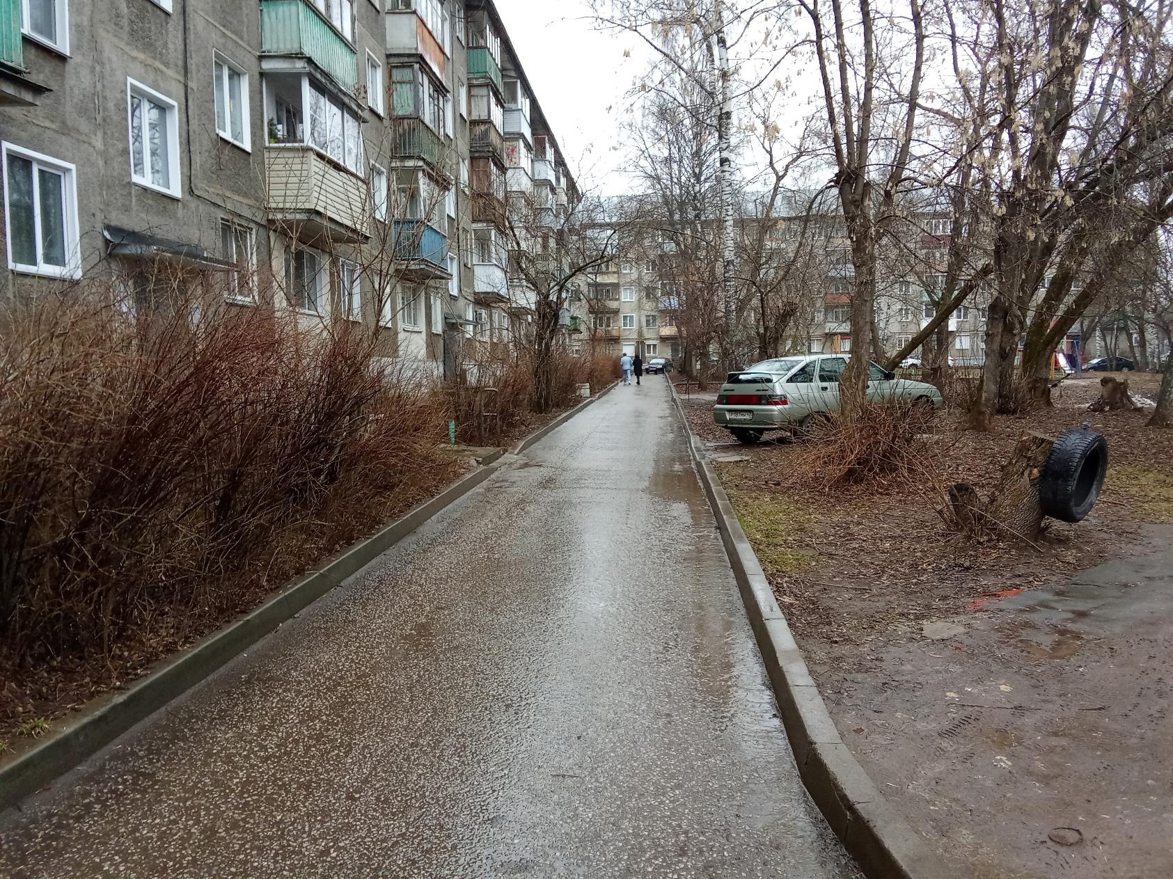 В Кирове разыскивают водителя, сбившего пенсионера во дворе на улице Воровского