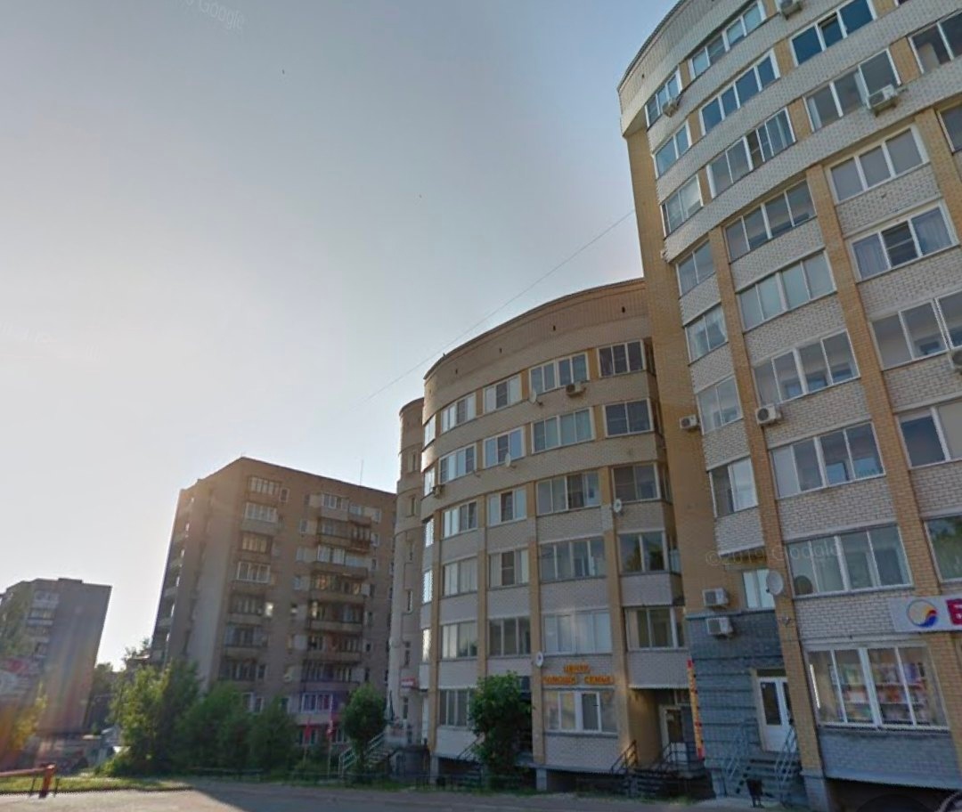 Кировские судебные приставы выставили на продажу квартиры должников
