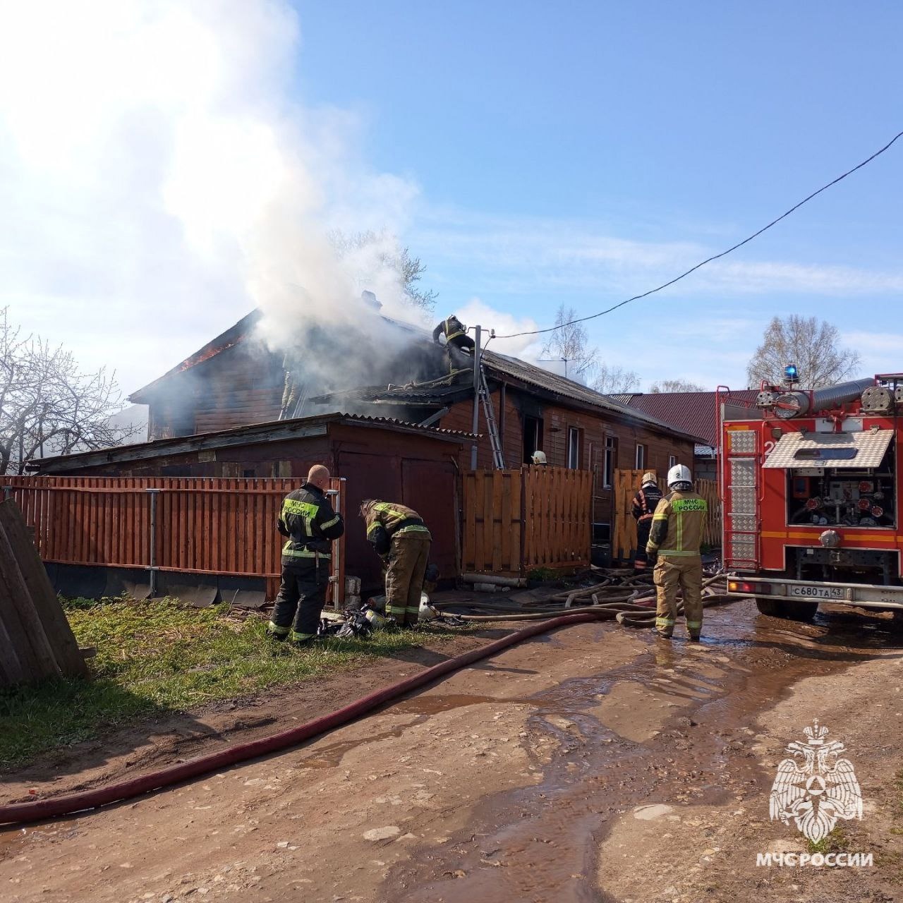 В Кирове на месте пожара обнаружили обугленные тела супругов