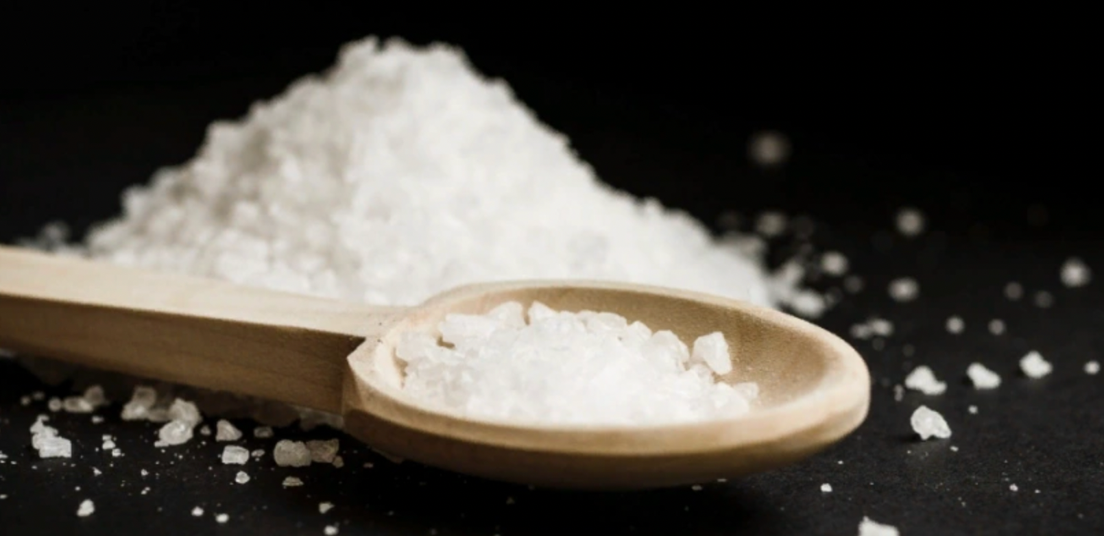 Посыпьте соль у порога и спите спокойно: древняя хитрость актуальна и сегодня