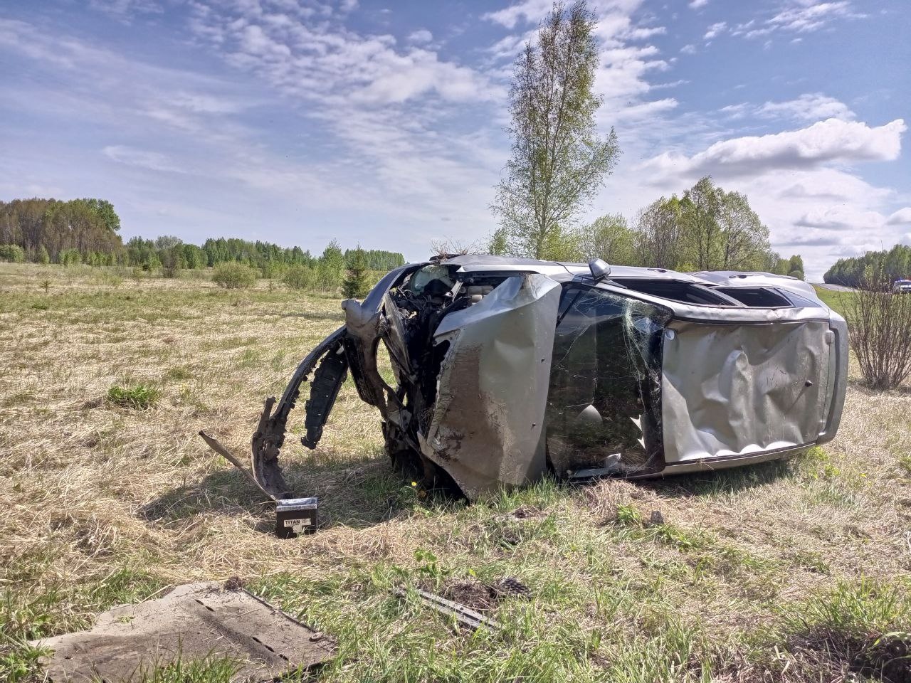 В Пижанском районе водитель Mazda вылетел с трассы и перевернулся