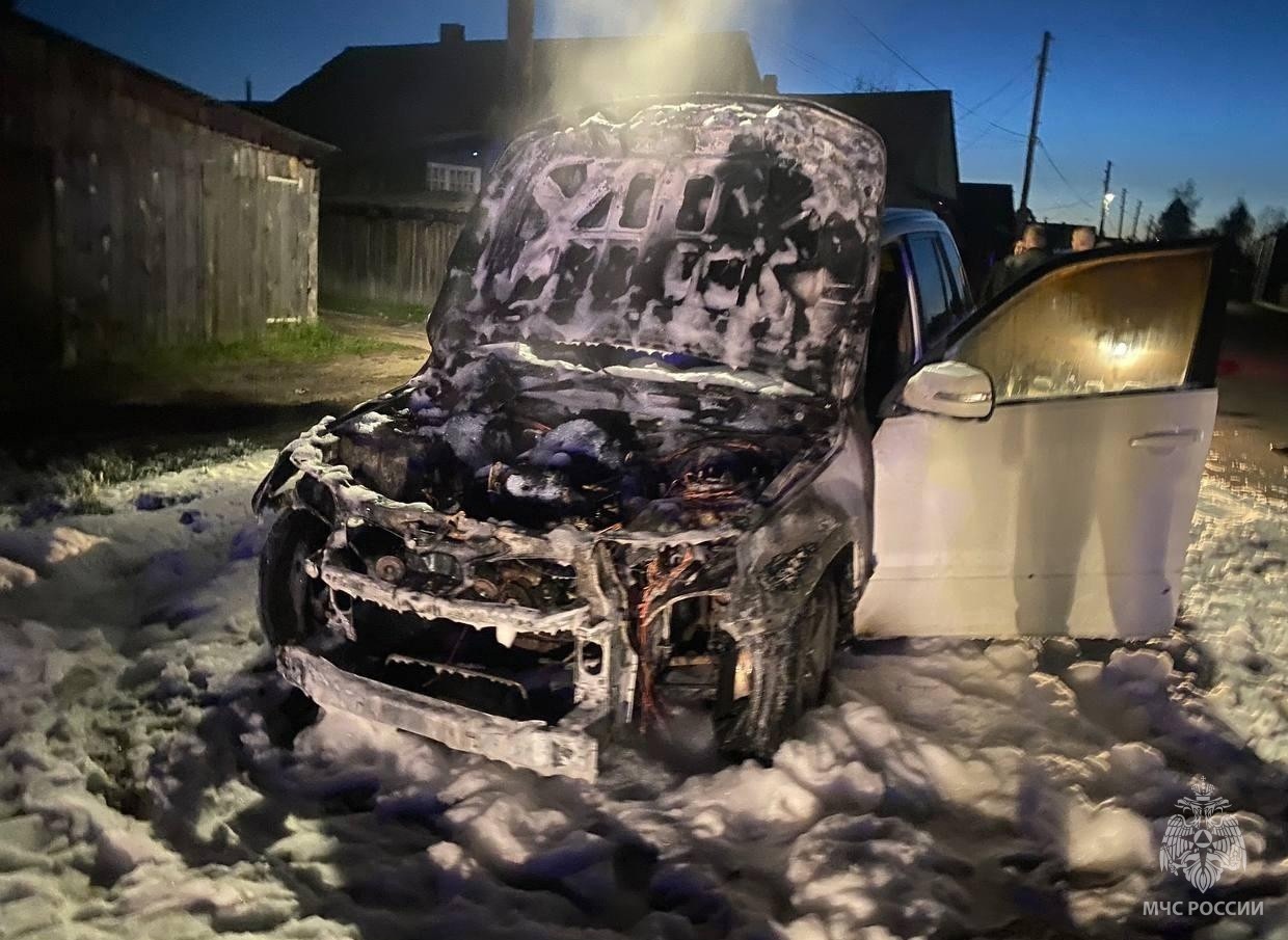 В Кировской области пожар уничтожил иномарку