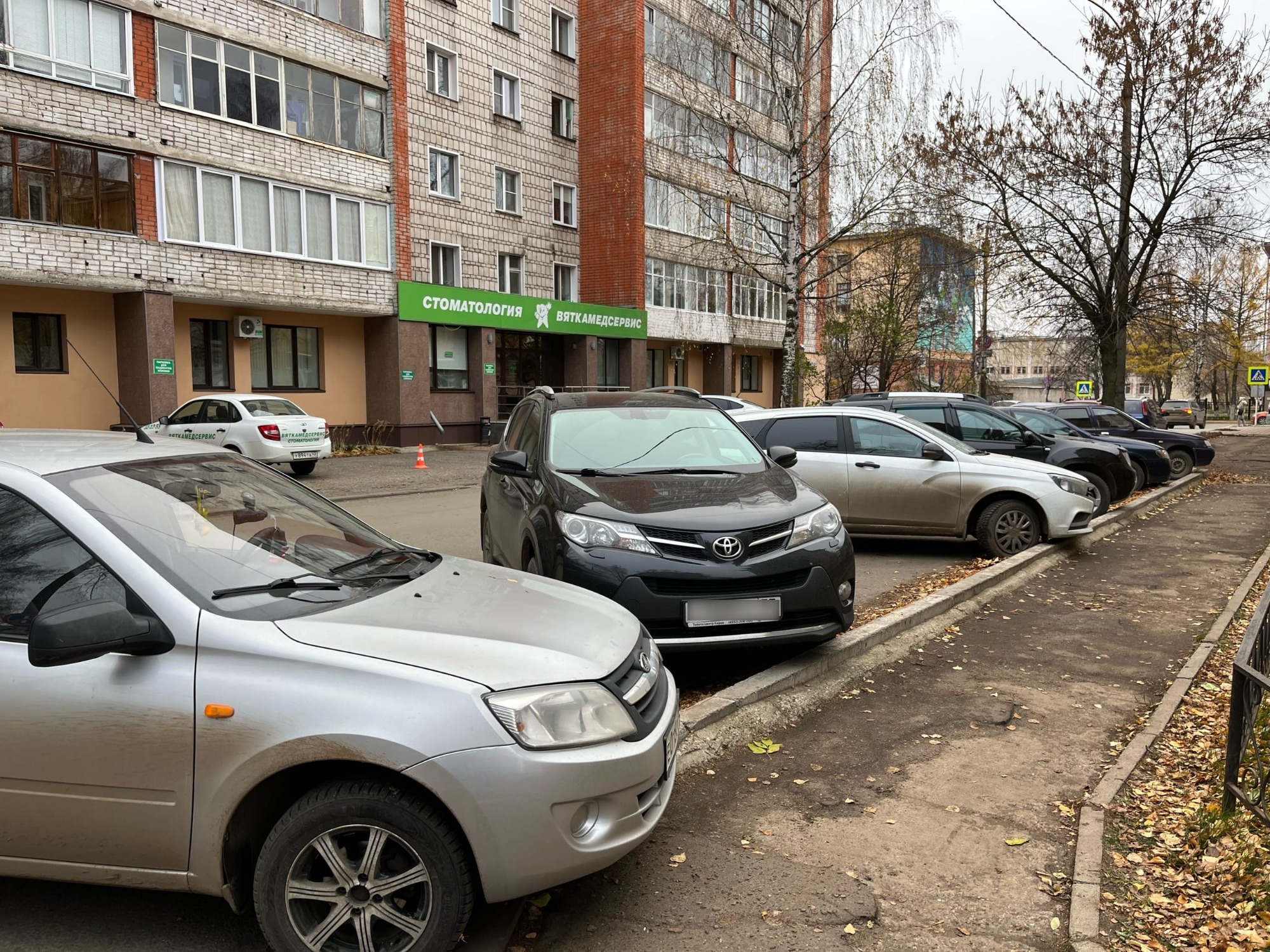 Кировский центр гигиены закупает отечественный внедорожник за 1,9 млн рублей