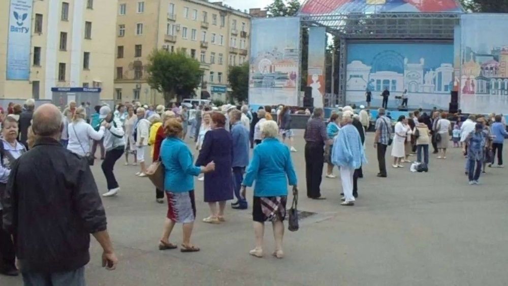 В Кирове 2 июня стартуют танцевальные вечера на Театральной площади
