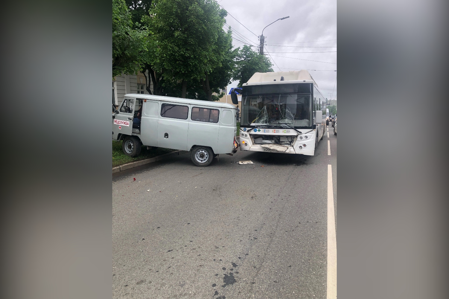 Массовое ДТП в Кирове: автобус протаранил 