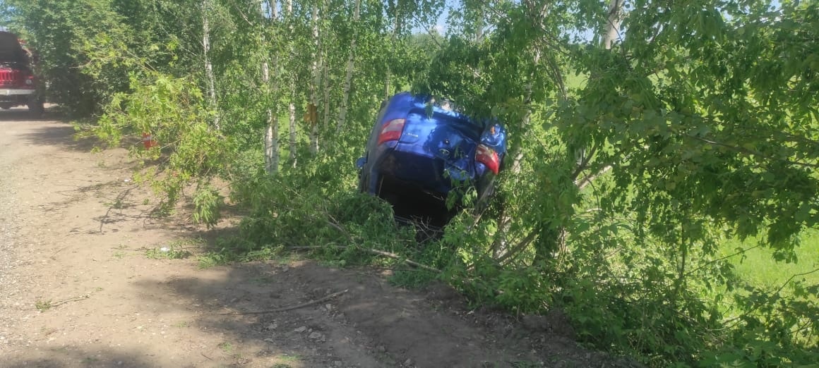В Вятскополянском районе водитель Lada Granta погиб после опрокидывания машины