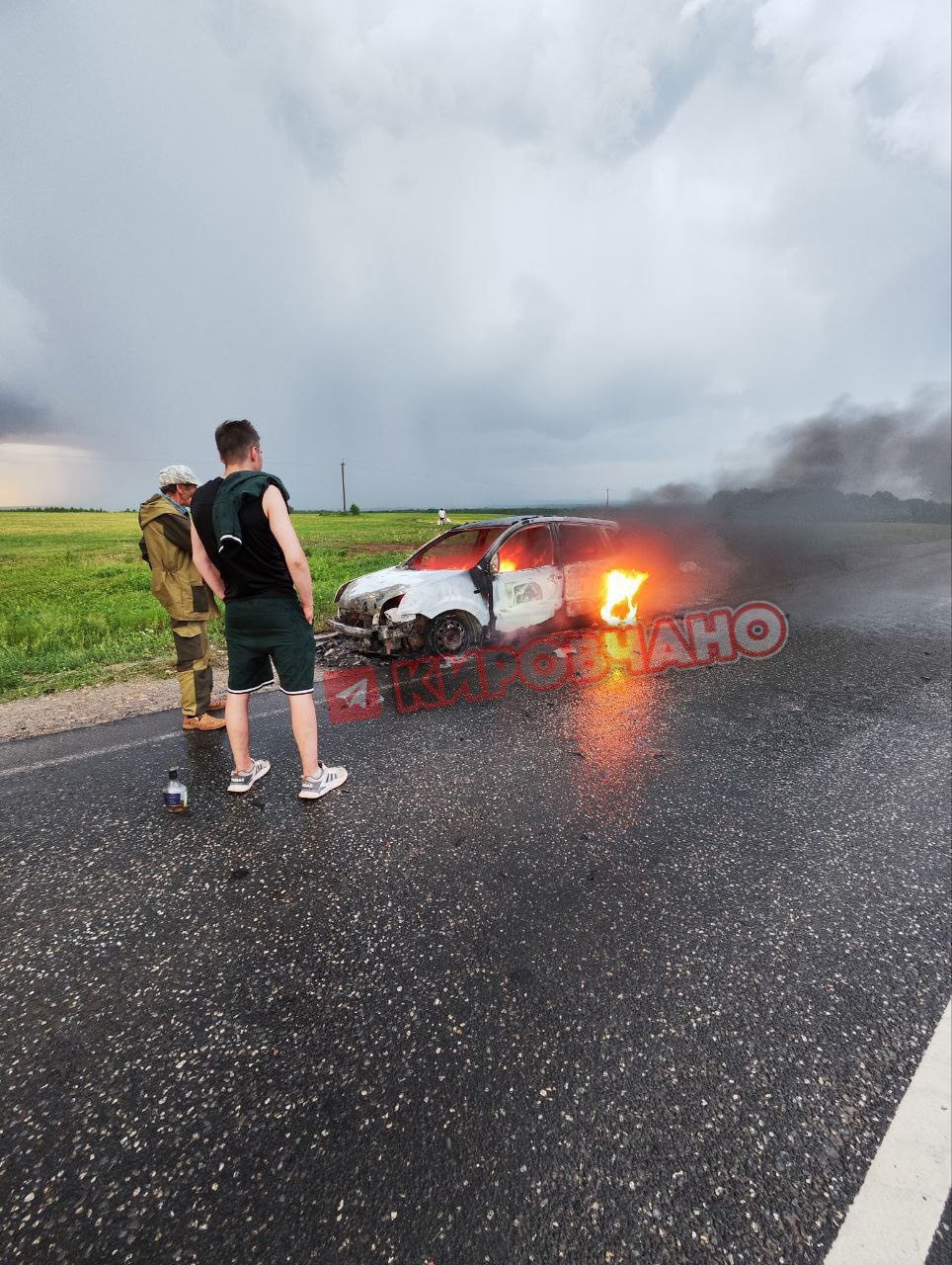 На трассе в Кировской области вспыхнула машина