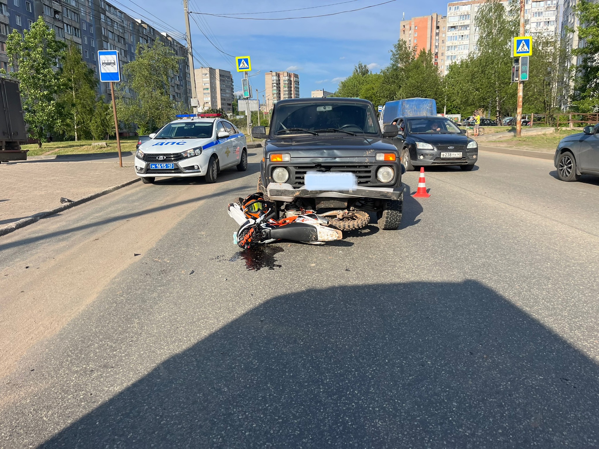 Кировская Госавтоинспекция сообщила подробности аварии "Нивы" и мотоциклиста