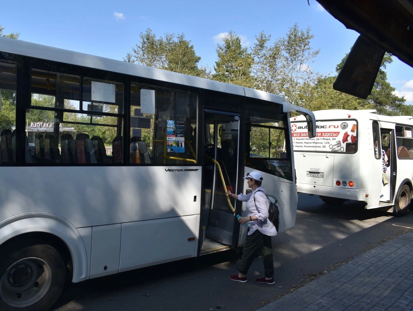 В Троицкую субботу в Кирове запустят автобусные рейсы к городским кладбищам