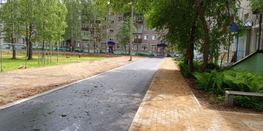 В Кирове благоустроили три двора в Октябрьском районе