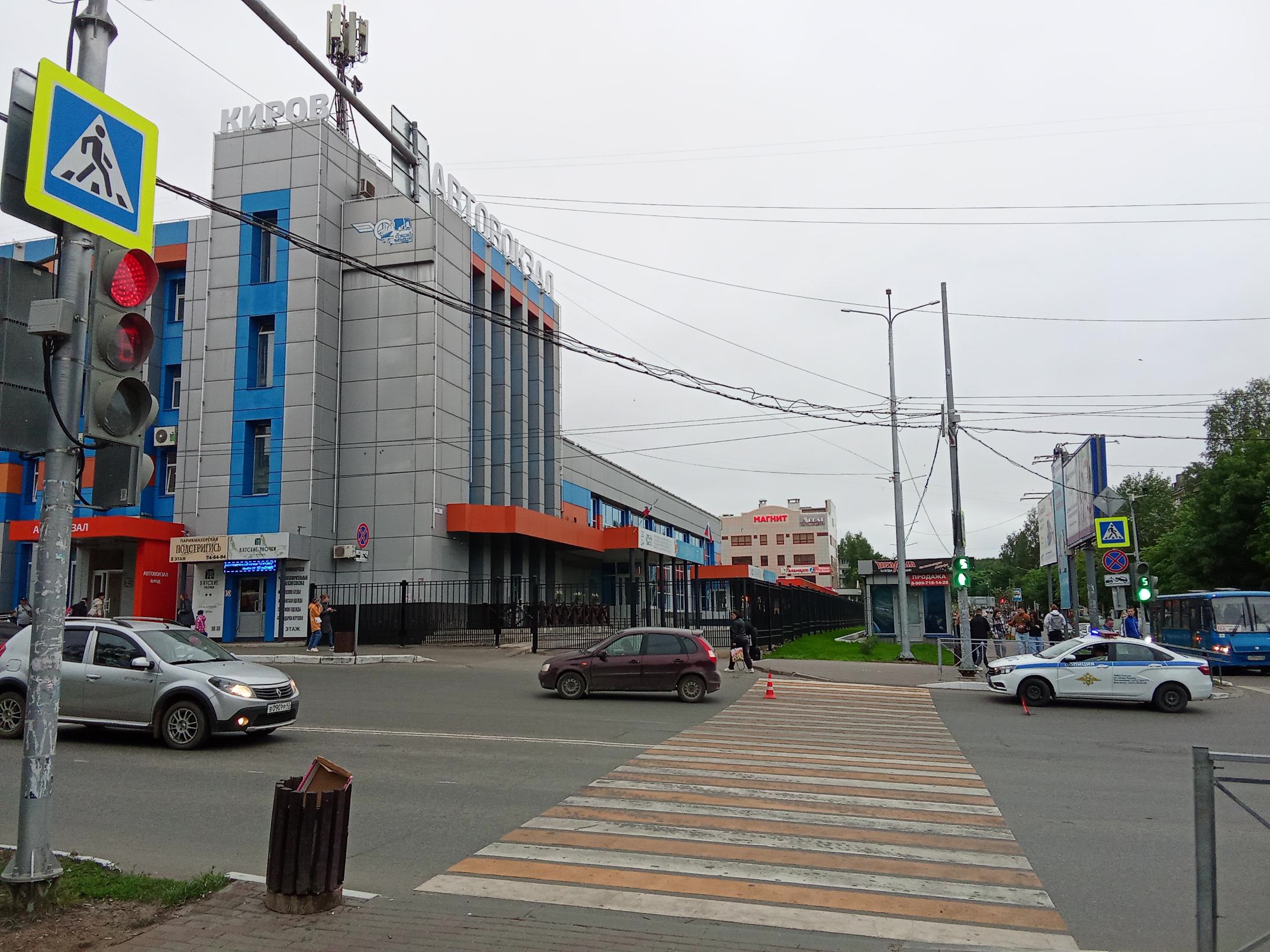 В Кирове у автовокзала женщина за рулем Lada Kalina сбила пенсионерку