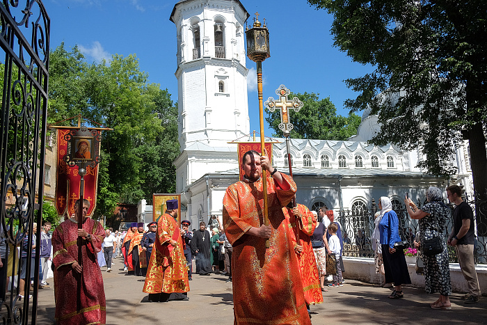 В Кирове состоялся крестный ход в честь святых Петра и Февронии