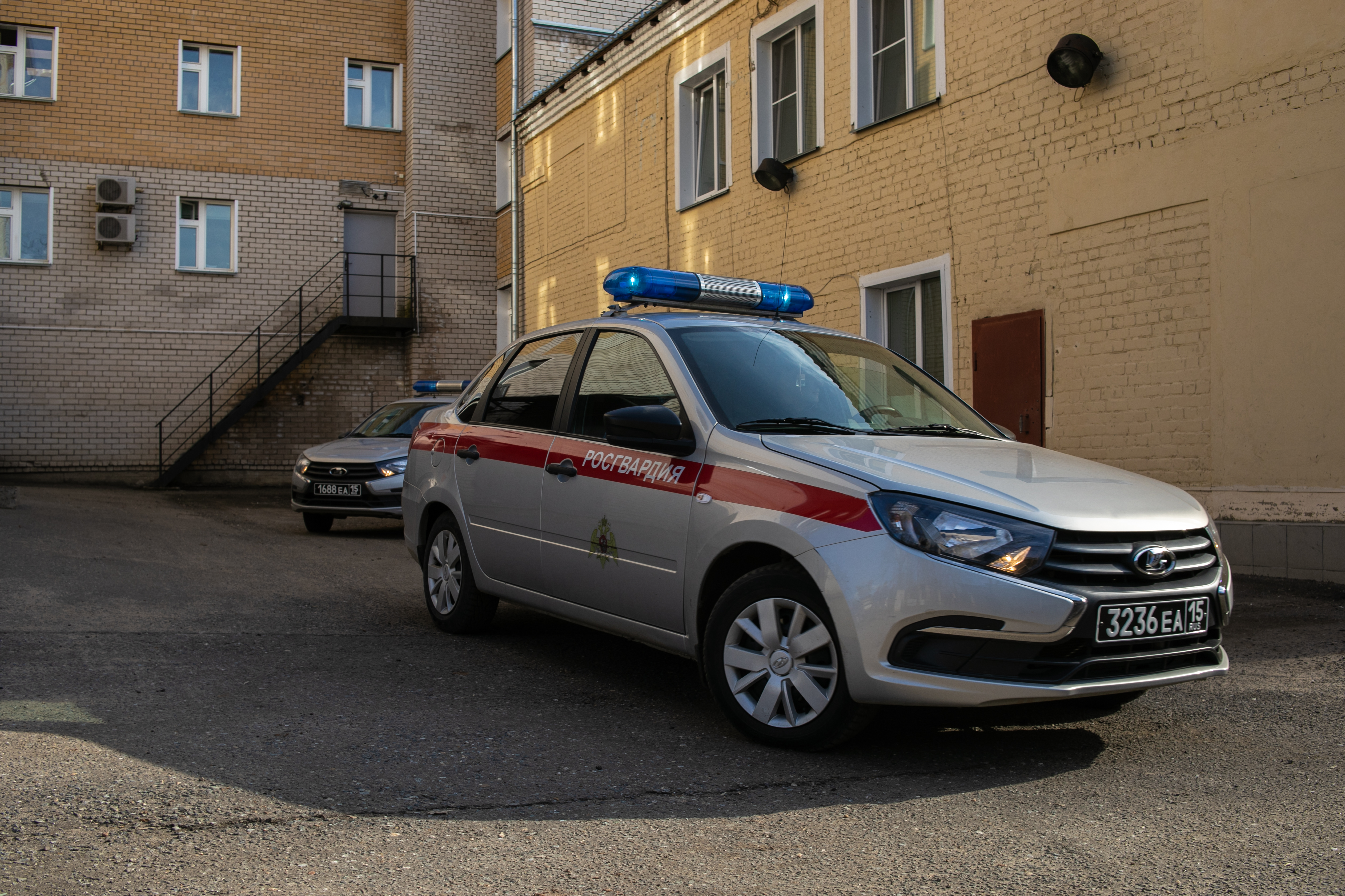 Кировские росгвардейцы задержали подозрительного мужчину с лестницей