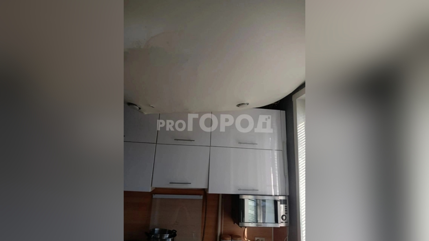 В областном правительстве ответили жильцам кировского дома, пожаловавшимся на рухнувший потолок