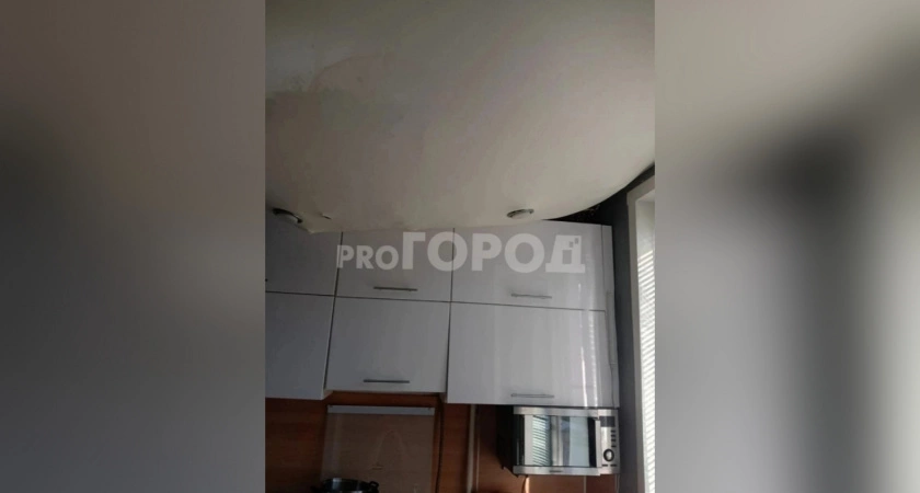 “Услышала страшный грохот из гостиной”: в доме на улице Широнинцев рухнул потолок 