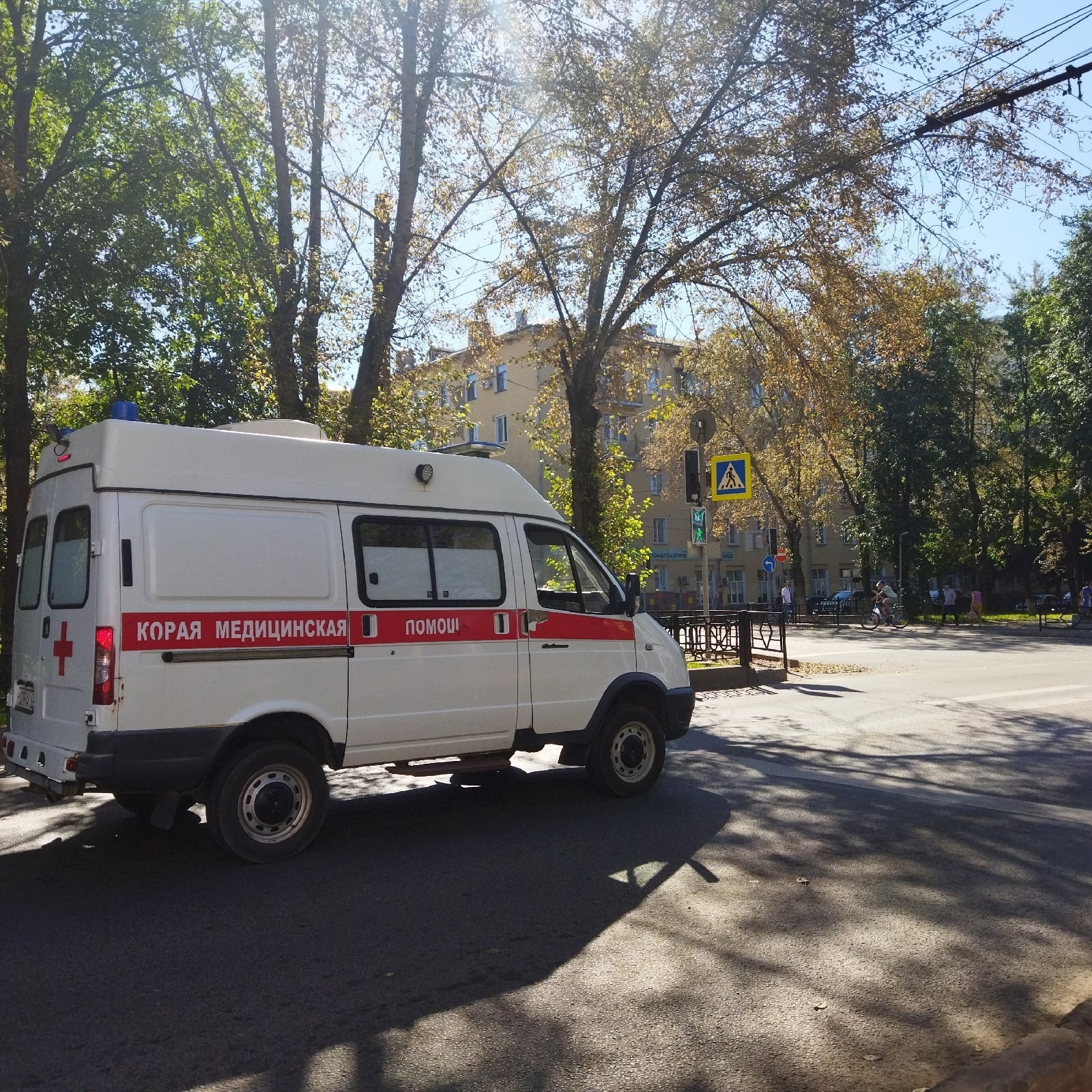 В Кирове на улице Воровского из окна многоэтажки выпал молодой мужчина