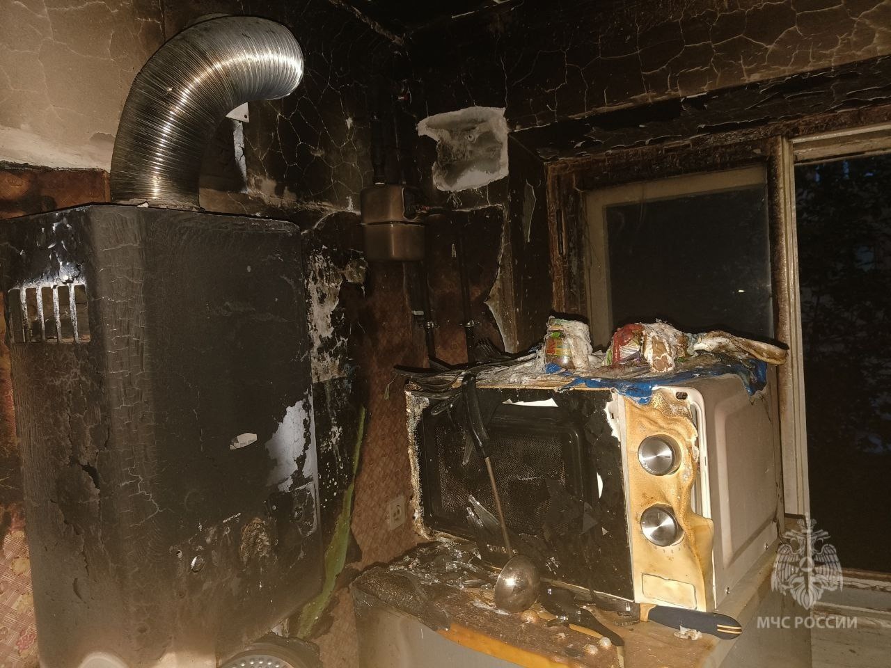Квартиру в Лянгасово охватил огонь из-за неисправной микроволновки