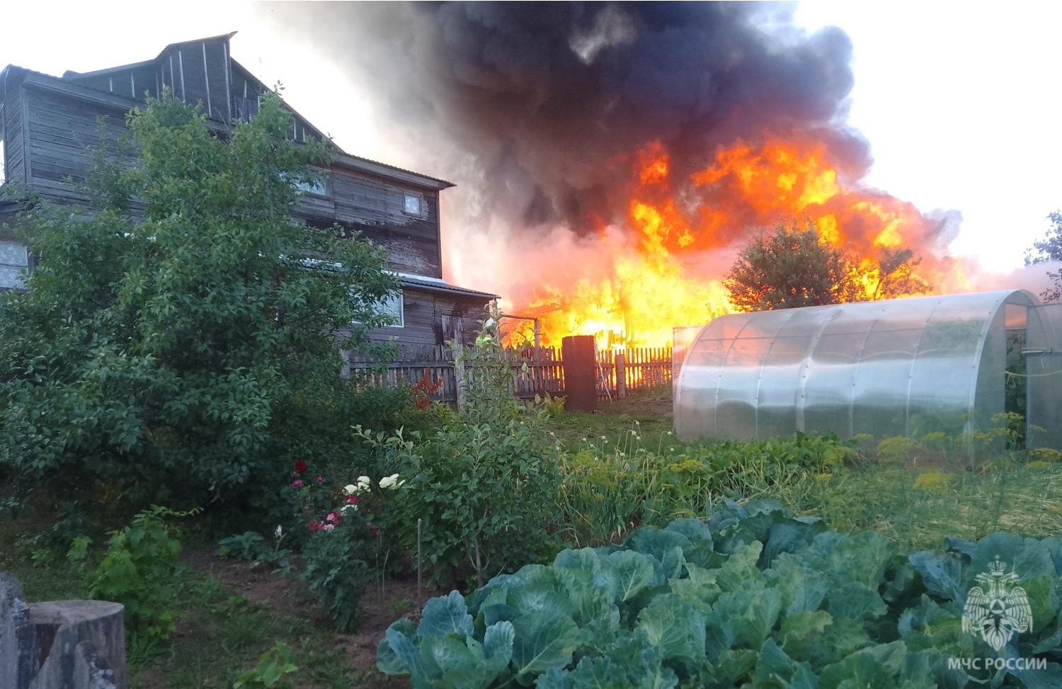 В Верхошижемье масштабный пожар едва не уничтожил жилой дом