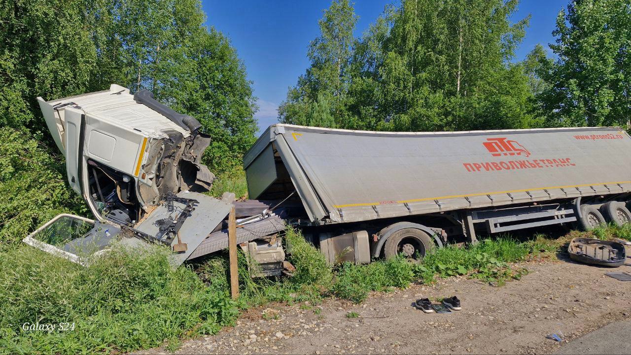 На трассе в Советском районе водитель легковушки погиб, столкнувшись с фурой
