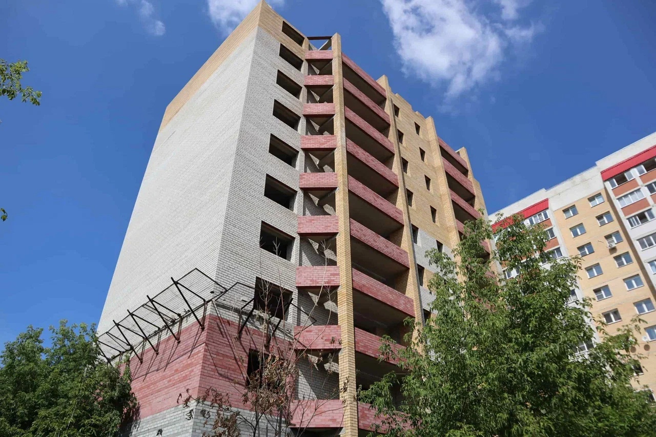 Забытая всеми кировская многоэтажка грозит стать местом непоправимой трагедии
