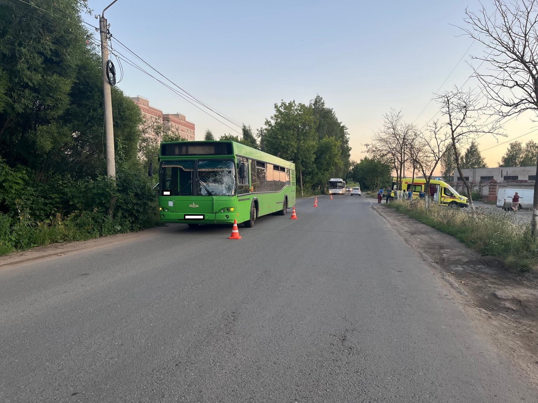 В Кирове на улице Металлистов пассажирский автобус сбил 23-летнего велосипедиста