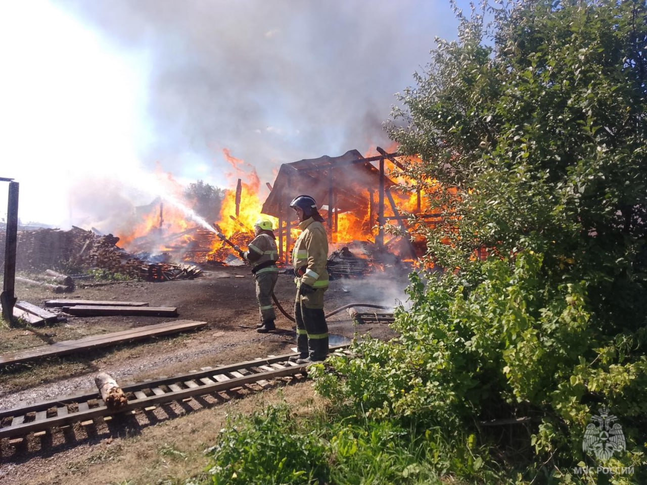 Пять пожаров и три ДТП произошло в Кировской области за одни сутки 