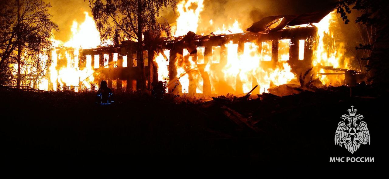 В Кирове ночью горел фанерный комбинат: что известно о пострадавших